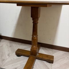 木製　カフェテーブル　お洒落　ヴィンテージ　レトロ　家具　クラシック家具の画像