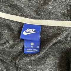 相談中　NIKEパーカーの画像