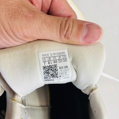 アディダス　スニーカーの画像