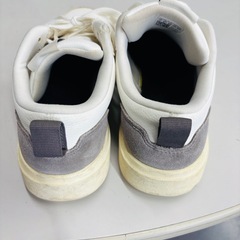 アディダス　スニーカーの画像