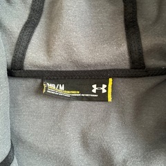 相談中　アンダーアーマー　パーカーの画像