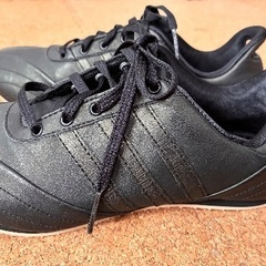 adidas レザースニーカー黒　23cmの画像