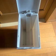 ゴミ箱　ペダル開閉の画像