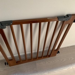 ベビーゲート　木の画像