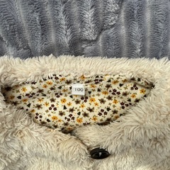 女の子もふもふベストの画像