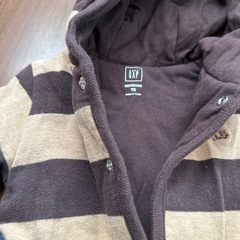 GAP フード付きストライプアウター 70 ロンパースの画像