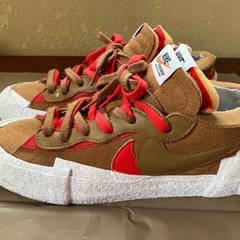 SACAI × NIKE コラボスニーカー の画像