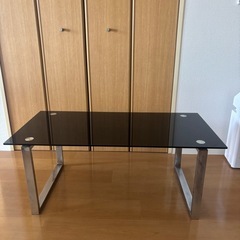ガラステーブルの画像