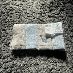 ベビーベッド+未開封ハンカチなどの画像