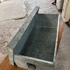 昭和レトロのブリキ衣装ケース①
の画像