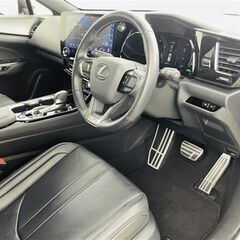 2022年式　350h Fスポーツ 4WD　禁煙車(28000KM)の画像