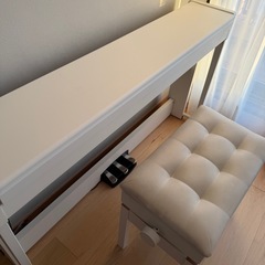 KORG C1 Air ホワイト88鍵　電子ピアノと椅子の画像