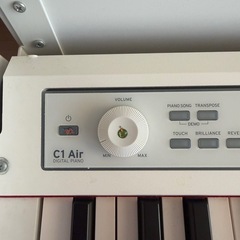 KORG C1 Air ホワイト88鍵　電子ピアノと椅子の画像