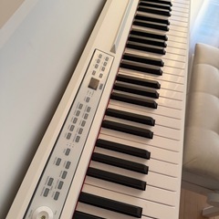 KORG C1 Air ホワイト88鍵　電子ピアノと椅子の画像