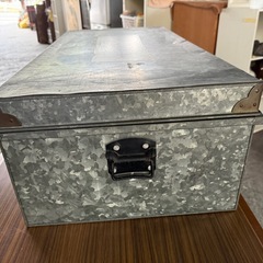 昭和レトロ　ブリキの衣装ケース②の画像