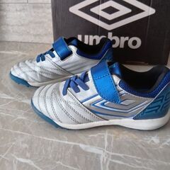 キッズサッカーシューズ　Umbroアクセレイター美品　17.0ｃｍの画像