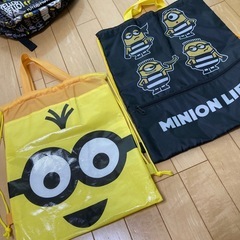 【値下げしました】ミニオングッズ　リュック　ナップサック　レジャーシート　合計6点【おまけポーチ3点】　の画像