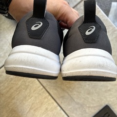 キッズスニーカーASICS22.5cmの画像