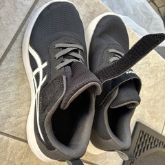 キッズスニーカーASICS22.5cmの画像