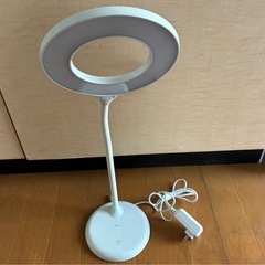 LED卓上ライト リング型デスクライト 美品 調光可能 照明の画像
