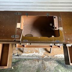 ジャンク品 足踏みミシン テーブルの画像