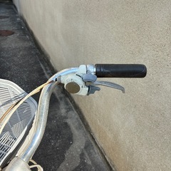 自転車　ママチャリ　グレー　電動の画像