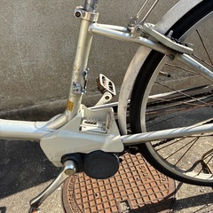 自転車　ママチャリ　グレー　電動の画像