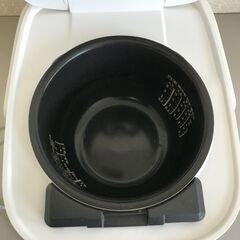 東芝  圧力IHジャー炊飯器　最大炊飯容量／０.６３L　動作確認済み　RC-6PXR　ホワイトの画像