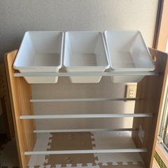 おもちゃ棚の画像
