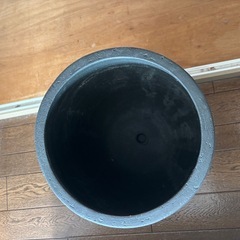 鉢とキャスター付き土台の画像