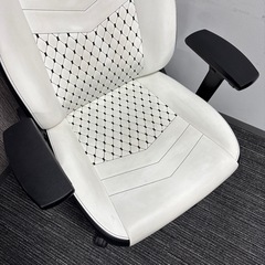ゲーミングチェア noblechairs ICON プレミアムホワイトの画像