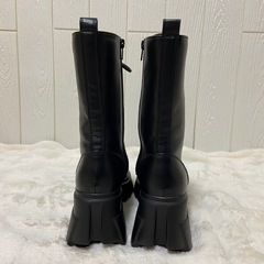 TINA:JOJUN レースアップブーツの画像