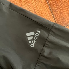 adidas 薄手パーカーの画像
