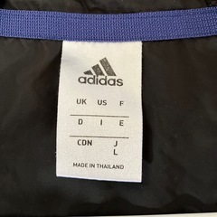adidas 薄手パーカーの画像