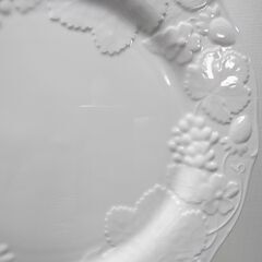 WEDGWOOD　ウェッジウッド　ストロベリー&バイン プレート28cm STRAWBERRY & VINE 白レリーフ プレート 大皿 ホワイト 白皿　洋食器 英国ブランド 上質テーブルウェア　251121-3Yの画像