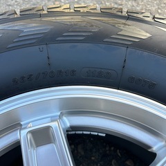 スタッドレスタイヤ265/70 R16　の画像