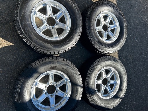 スタッドレスタイヤ265/70 R16