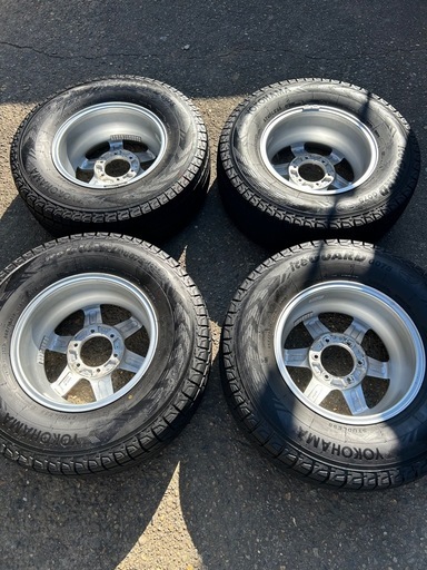 スタッドレスタイヤ265/70 R16　