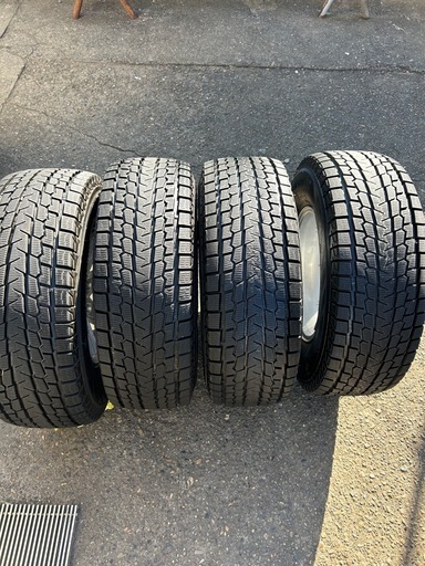 スタッドレスタイヤ265/70 R16　