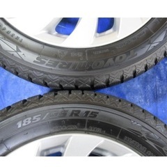中古トヨタ純正 ENKEI 15-6J 4H/100 ET40 + 冬タイヤ TOYO 185/55R15 2021年製！中古4本セット！ｂB パッソ ヴィッツ等 の画像