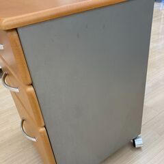 A-596【リユースのサカイ野々市店】ジモティ来店特価‼ キャビネット ワゴン 木製 ブラウン キャスター付き クリーニング済みの画像