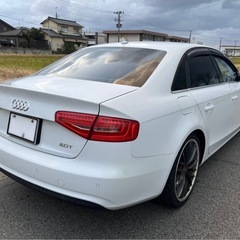 アウディA4！2.0TFSI！5万キロ代！ローダウン！アルミ！バックカメラ！の画像