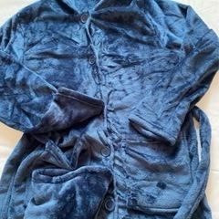 新品未使用品です❣️あったか着る毛布　暖かい ルームウェア 暖房要らず 電気代節約 これ一つであったか着る毛布 触り心地気持ちいい 受験勉強 部屋着 着る毛布 ブルー収納袋付き  暖かい ふわふわ の画像