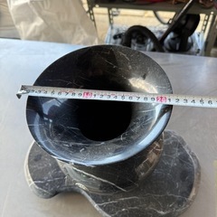 黒大理石 壺型 アート作品 台座付き レトロ アンティーク 高級感 花瓶の画像