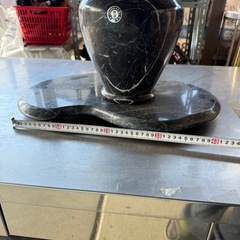 黒大理石 壺型 アート作品 台座付き レトロ アンティーク 高級感 花瓶の画像