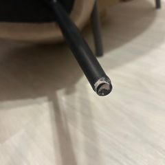 ダイニングテーブルと椅子2脚セットです。丸型テーブルの画像