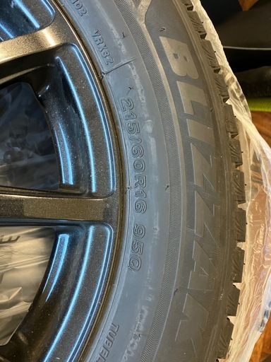 ブリジストンVRX3  215\60R16 使用700km程度 