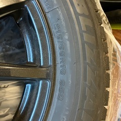 ブリジストンVRX3  215\60R16 使用700km程度 の画像