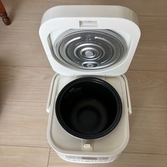 【11/30まで！清掃済】3合炊き炊飯器①の画像