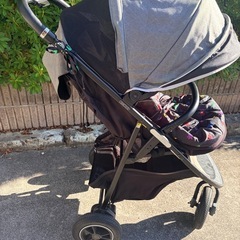 アップリカ 3輪べベビーカーの画像